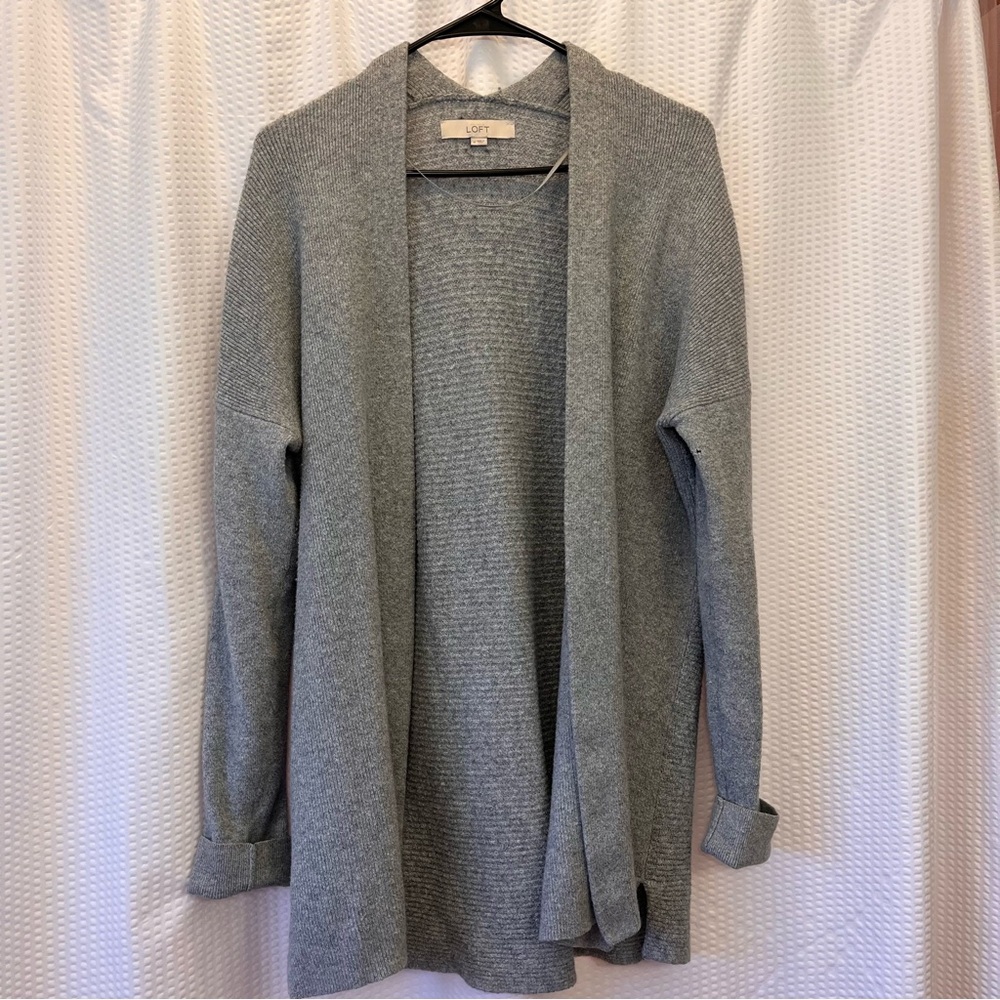 LOFT Gray Cardigan Size Medium Duster Soft DAMAGED